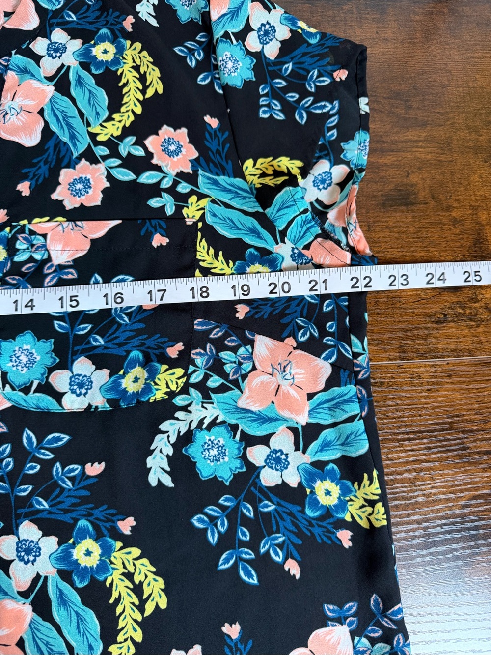 New York & Company Women’s Large Black Floral V-Neck Blouse Short Sleeve - Picture 9 of 11